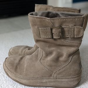 FitFlop super boot short suede